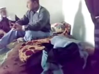 Bana yeteneklerini gösteren gerçekten şişma porna sevimli yüzlü mükemmel bebek