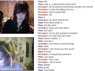 dolgun simone debu vibratörlerle kendini şişman kadın pornocu tatmin ediyor