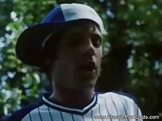 Dizlerinin turkşişmanporno üzerinde